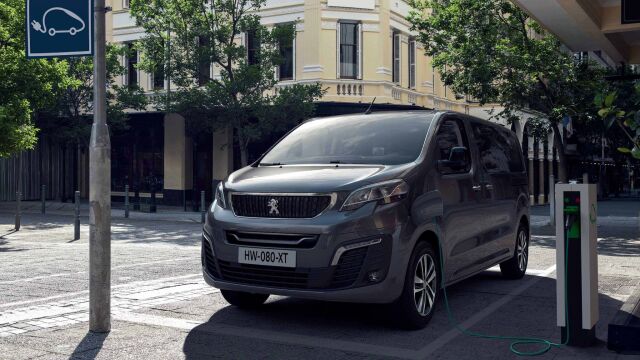 Peugeot e-Traveller 