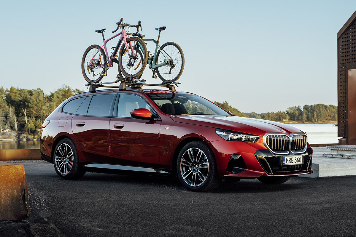 BMW 530e xDrive kattavasti varusteltuna Charged Edition mallina alk. 66 910€, vapaa autoetu 1 165 €/kk, käyttöetu 1 045 €/kk