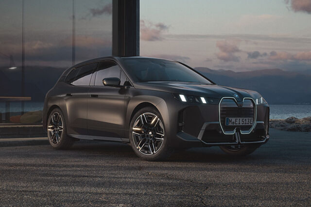 BMW iX. Uuden aikakauden edelläkävijä.