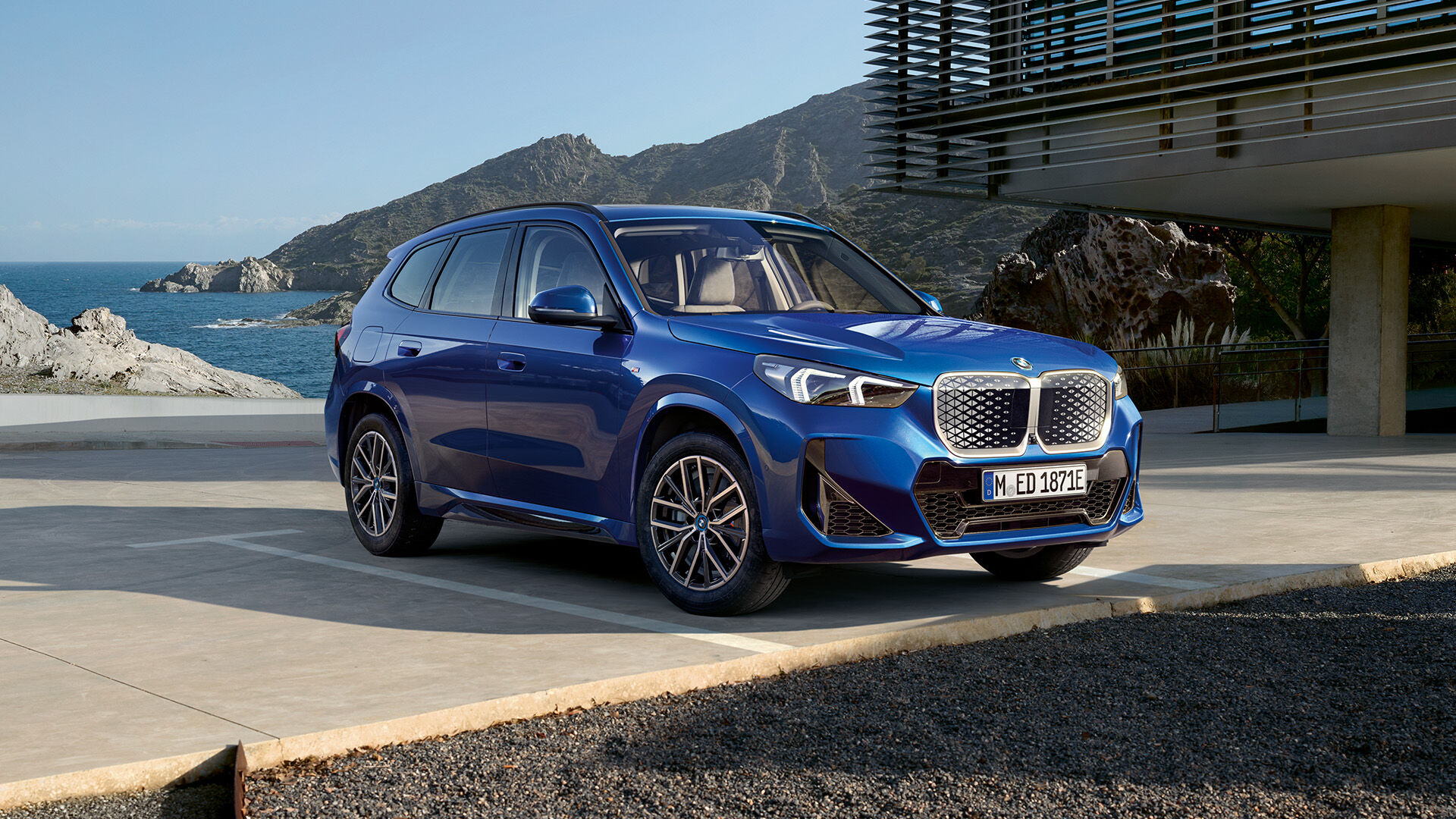 Tilava täyssähköinen BMW iX1 xDrive30 nelivetoisena alk. 49 900 €, vapaa autoetu alk. 675 €/kk, käyttöetu 615 €/kk.