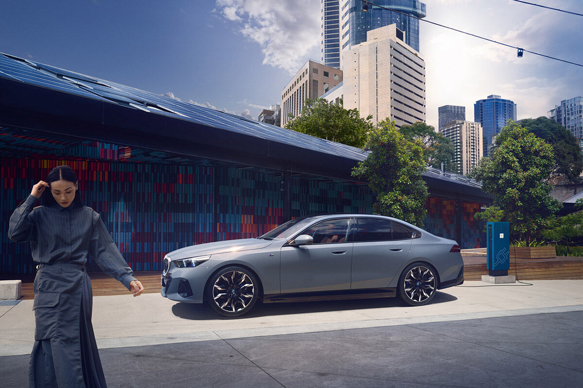 Uusi BMW i5 Bavarialta yritykselle BMW huoltoleasingillä tai yksityiselle BMW yksityisleasingillä.