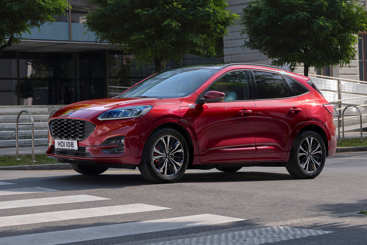 Ford Black Week - erä Ford Kuga lataushybridejä 6.000 €:n edulla!