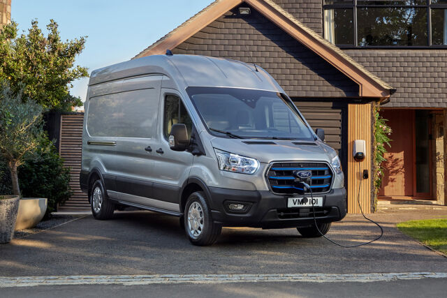 Täyssähköinen Ford E-Transit nyt alk.49.900 €. 