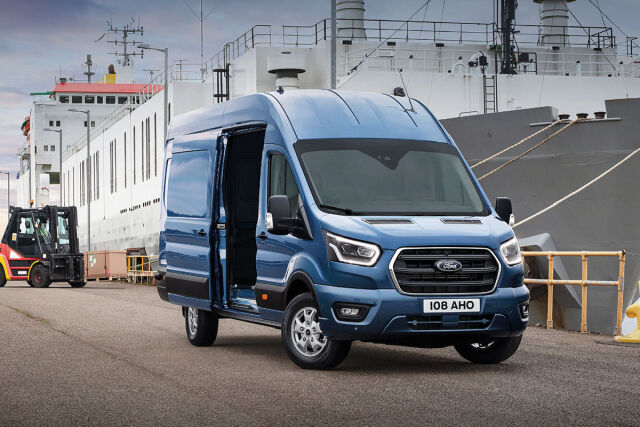 Erä Ford-pakettiautoja heti toimitukseen.