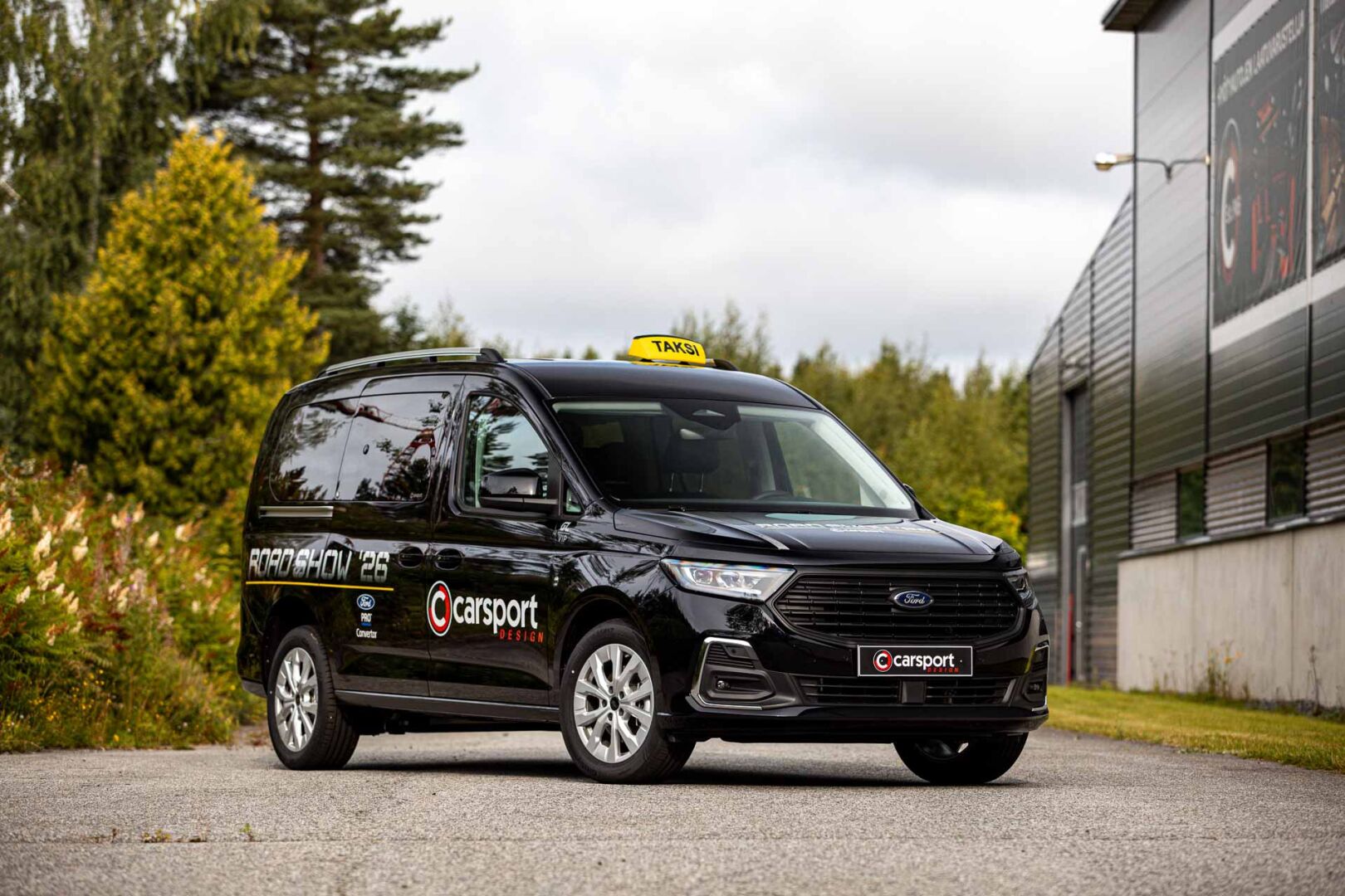 Ford Tourneo Connect PHEV -lataushybridi