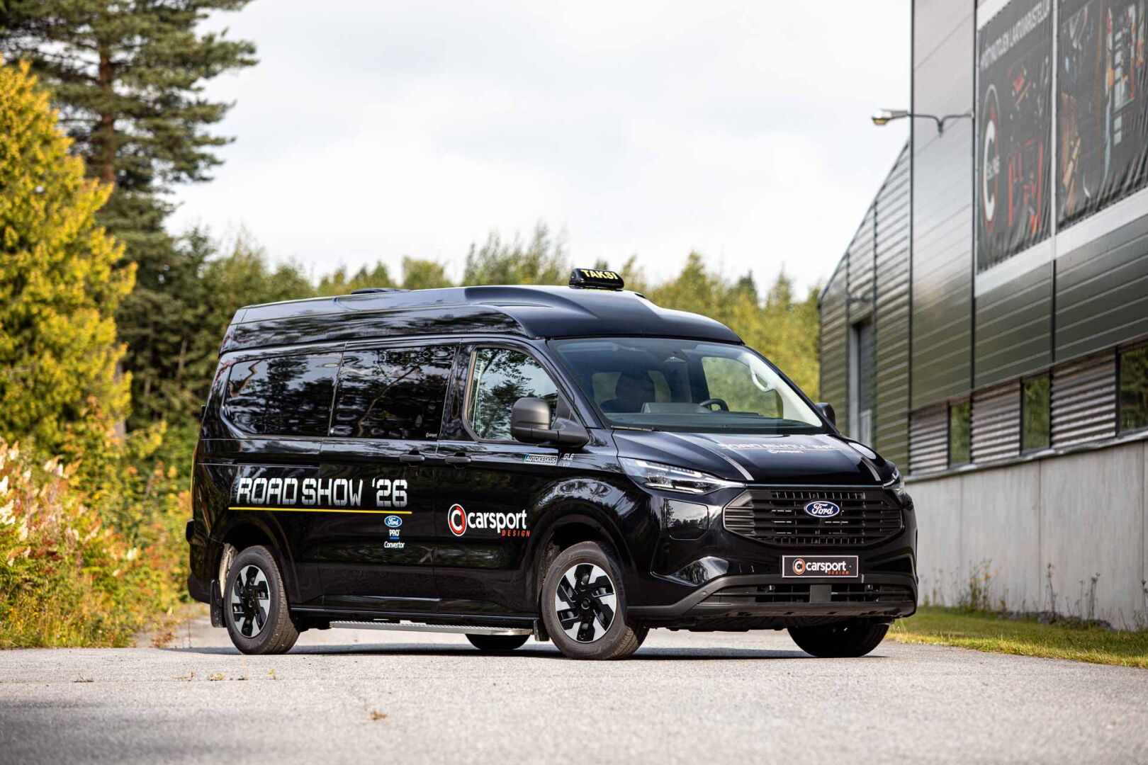 Ford Transit Custom PHEV -lataushybridi 