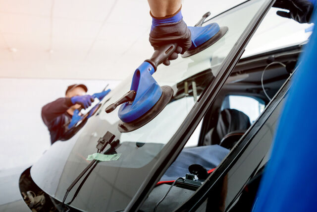 Hedin Automotive ProAutolasipalvelu hoitaa tuulilasit kuntoon.