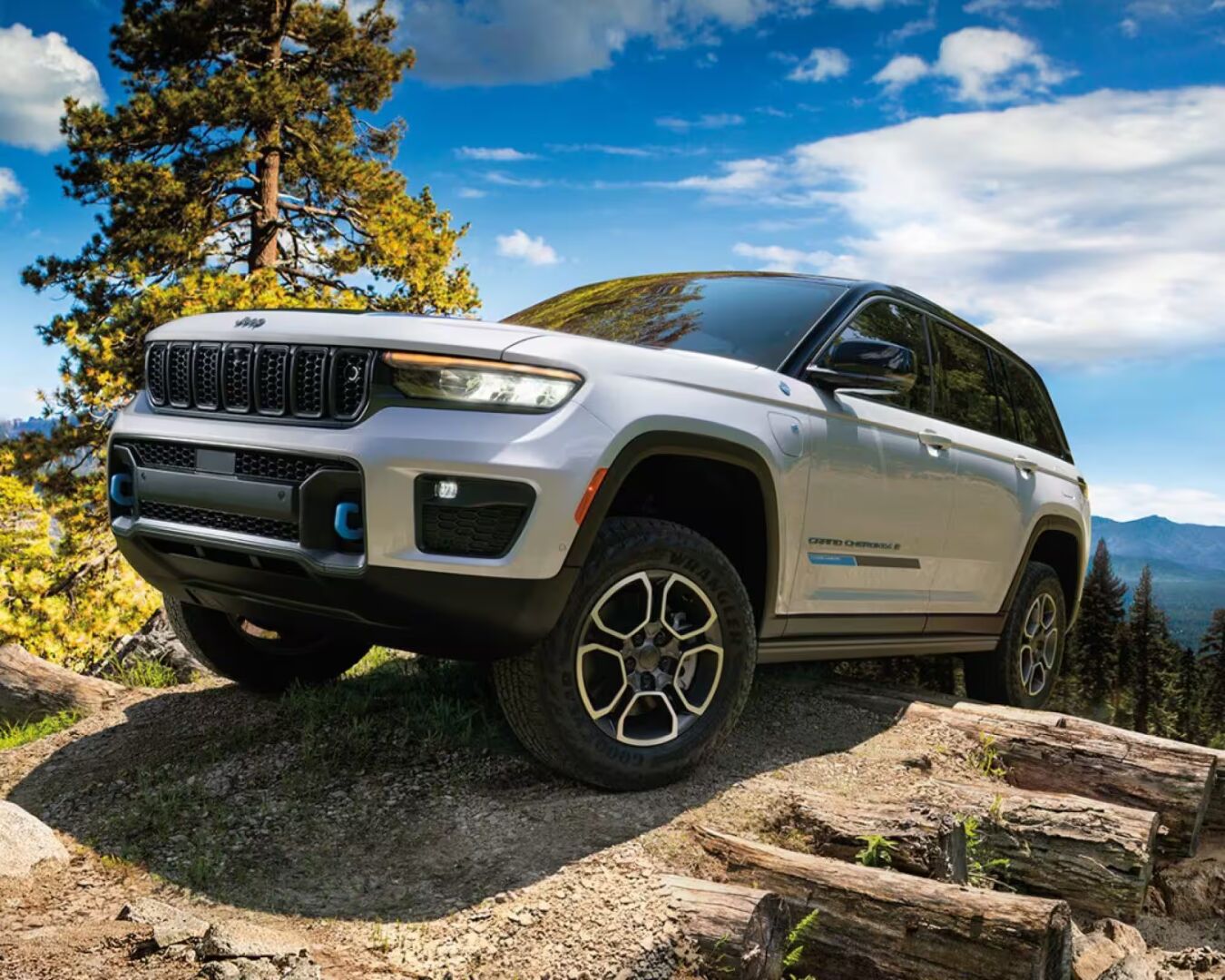 Jeep Cherokee Limited edullisesti Hedin Automotivelta