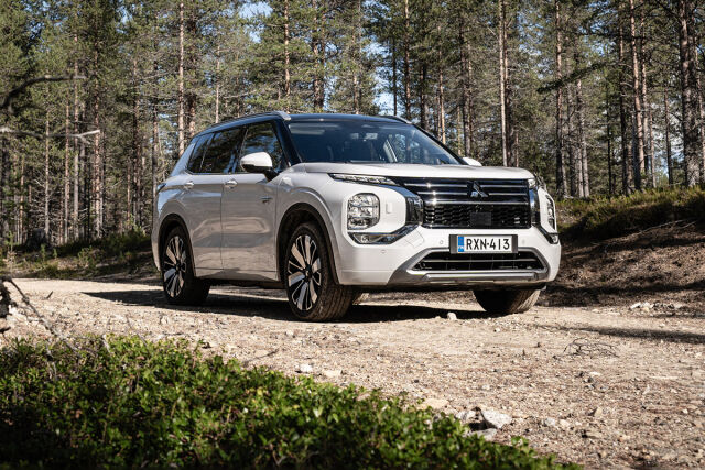 Nyt jopa 8 500 € ylimääräinen hyvitys vaihdossa uuteen Mitsubishi Outlander PHEV -lataushybridiin