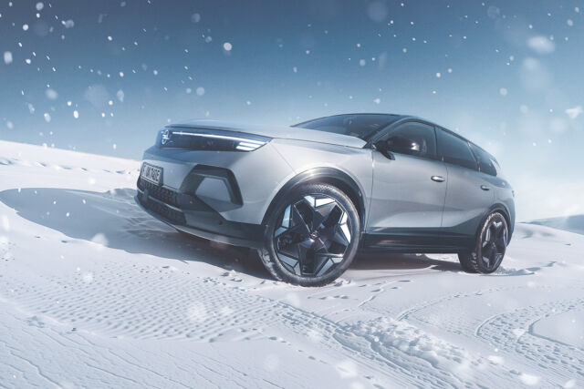 Uusi täyssähköinen nelivetoinen Opel Grandland kiertueella Hedin Automotivella 23.1.-3.3.