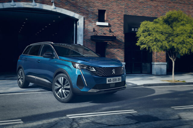 Täysin uusi Peugeot 5008 SUV nyt täällä. Rahoituskorko 0,9 % + kulut.