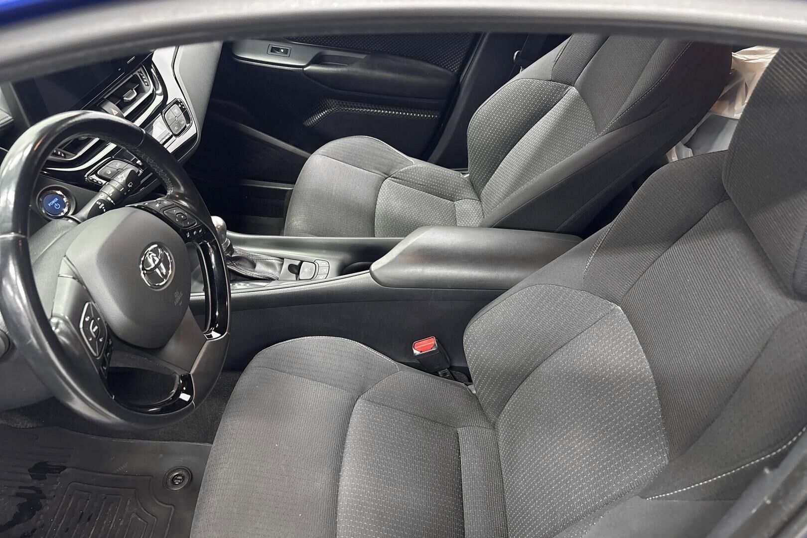Toyota C-HR 1,8 Hybrid Active Edition 2019, bild 7/27