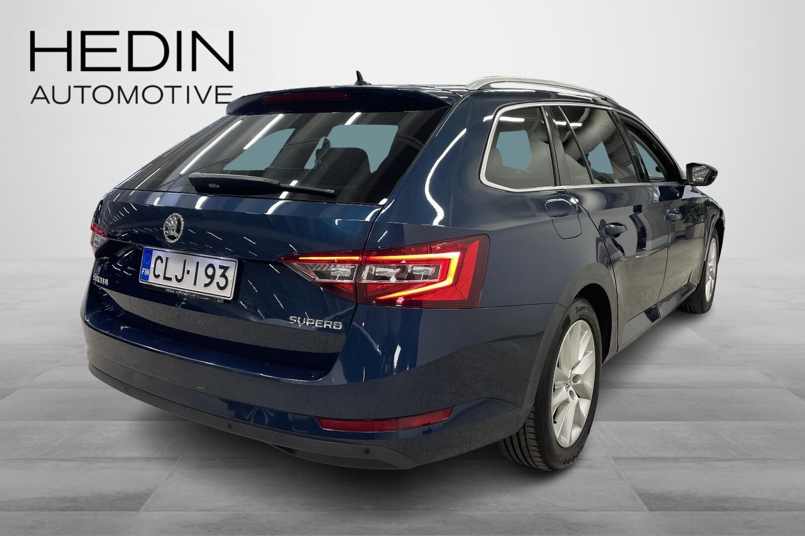 Skoda Superb 2018, bild 2/16