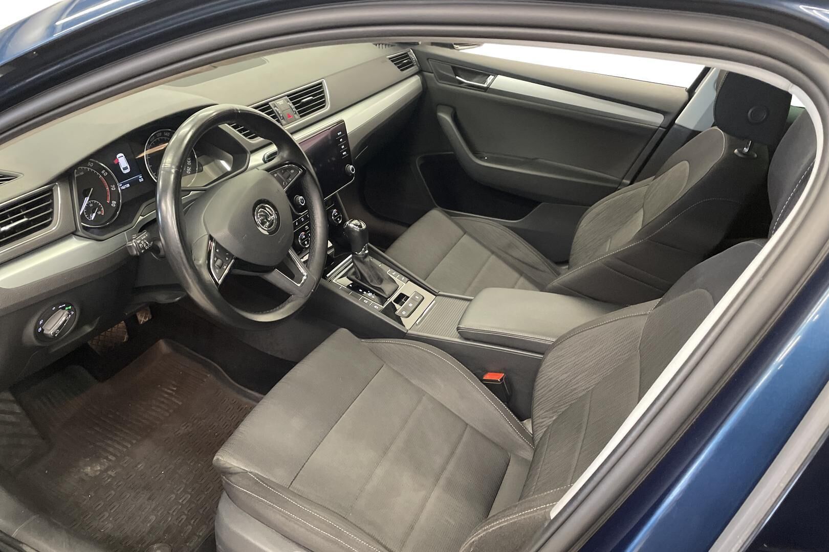 Skoda Superb 2018, bild 7/16