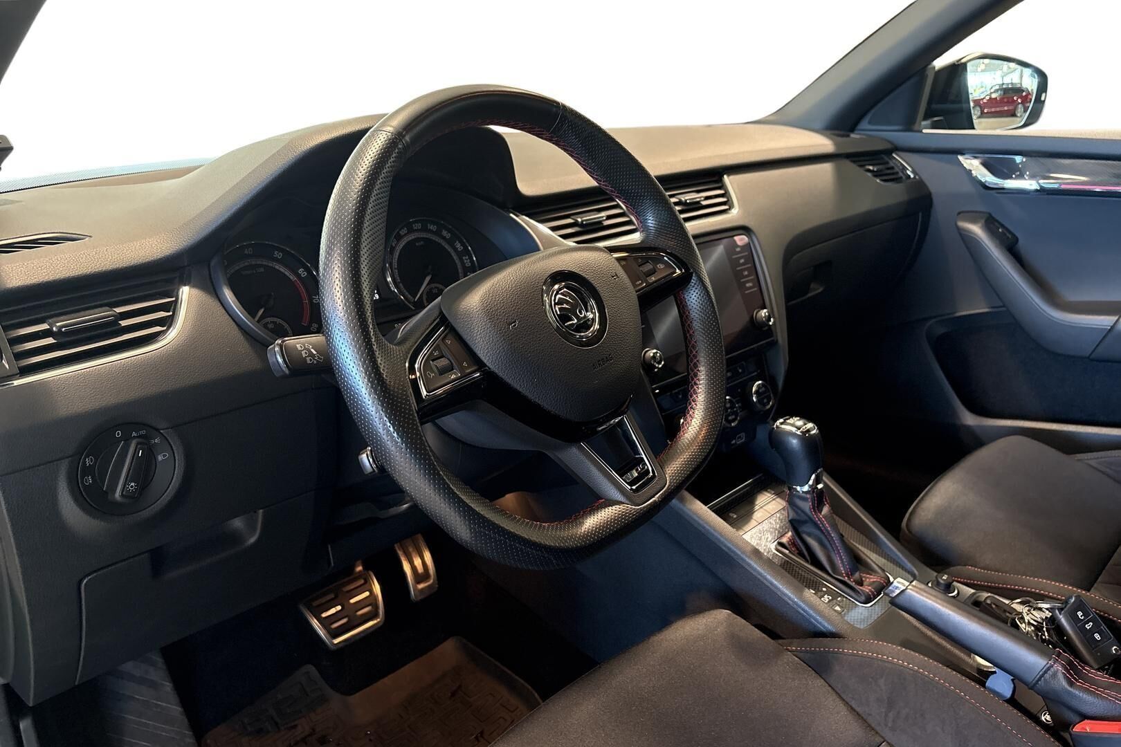 Skoda Octavia 2019, kuva 7/17