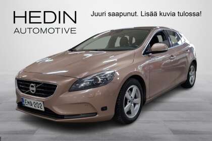 Volvo V40 T3 Momentum// Lasikatto/ Vakionopeussäädin/ Keyless go/ Vetokoukku - EMA-202