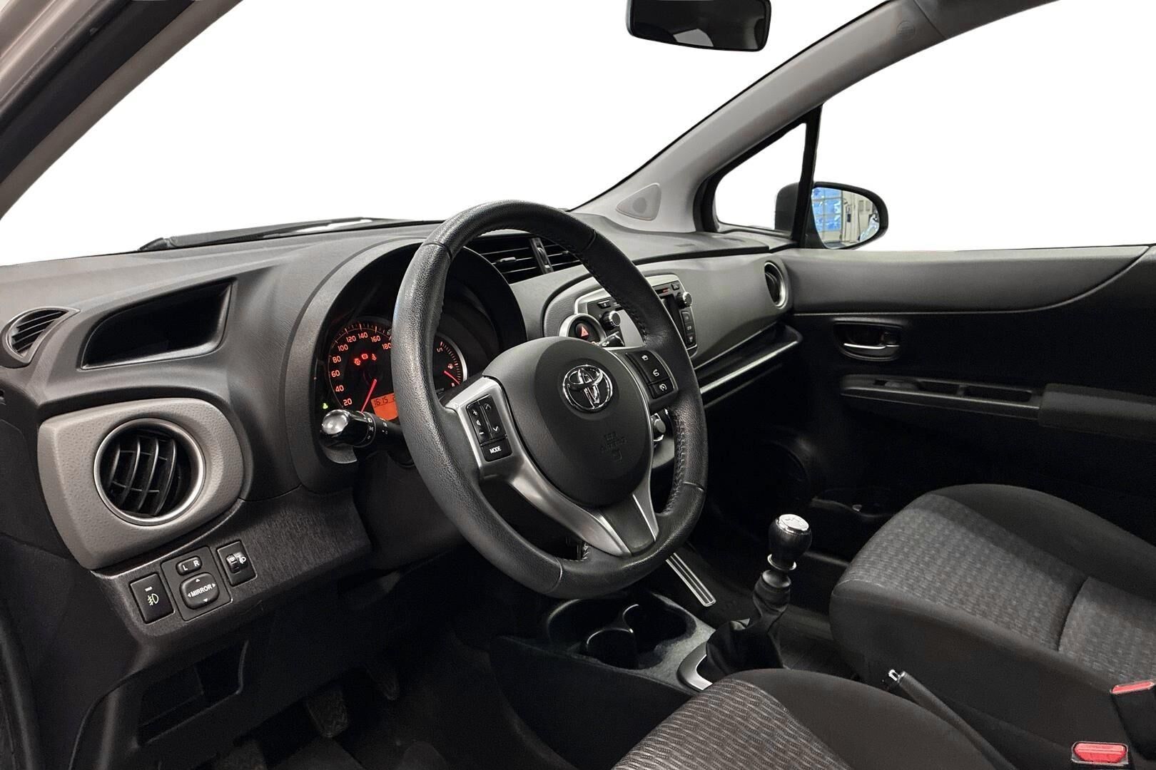 Toyota Yaris 1,33 Dual VVT-i Active 5ov 2014, bild 7/26