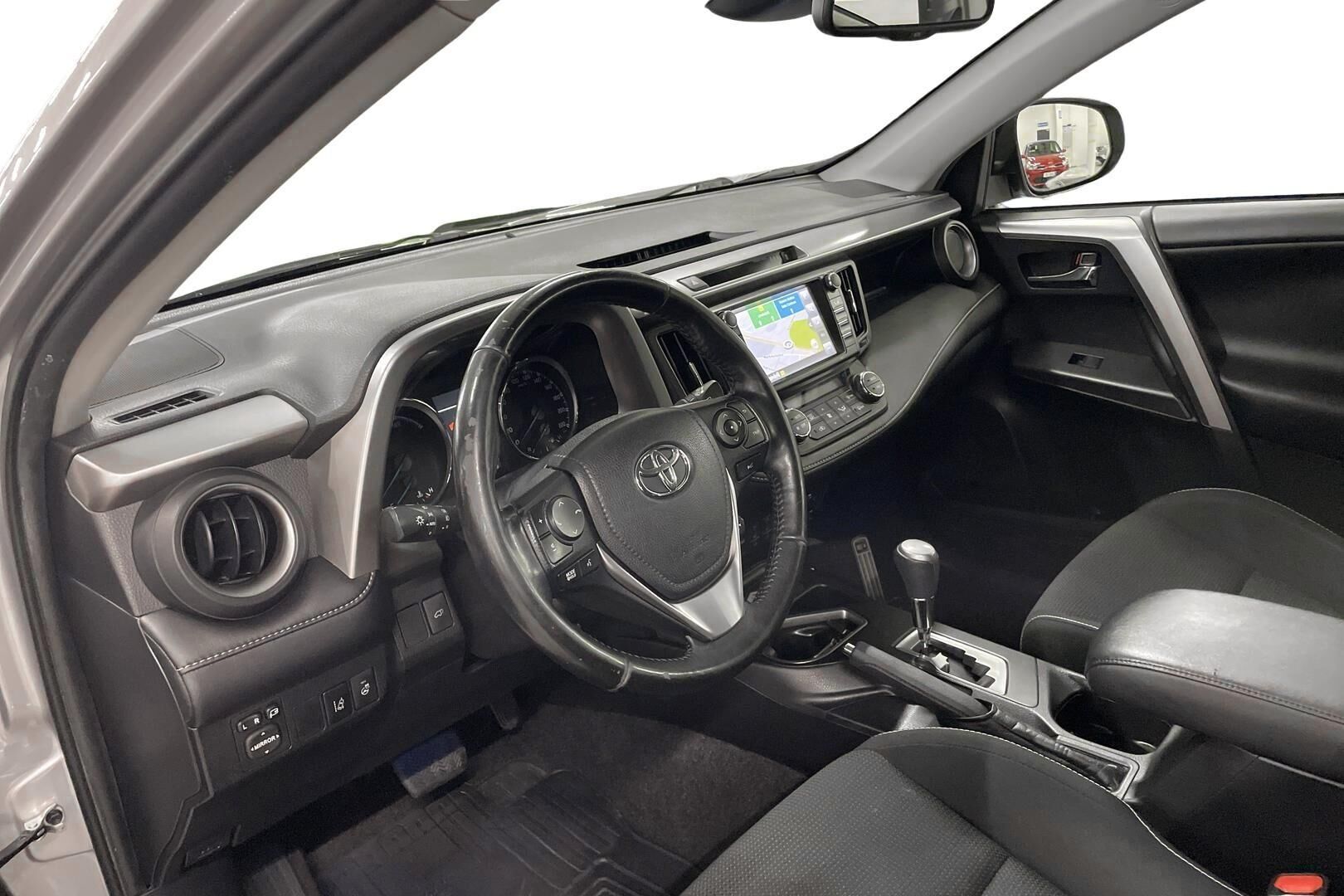 Toyota RAV4 2017, bild 7/30