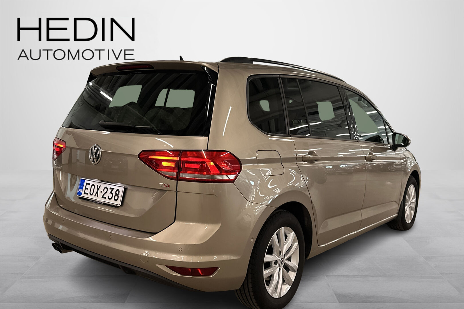 Volkswagen Touran 2017, photo 2/33