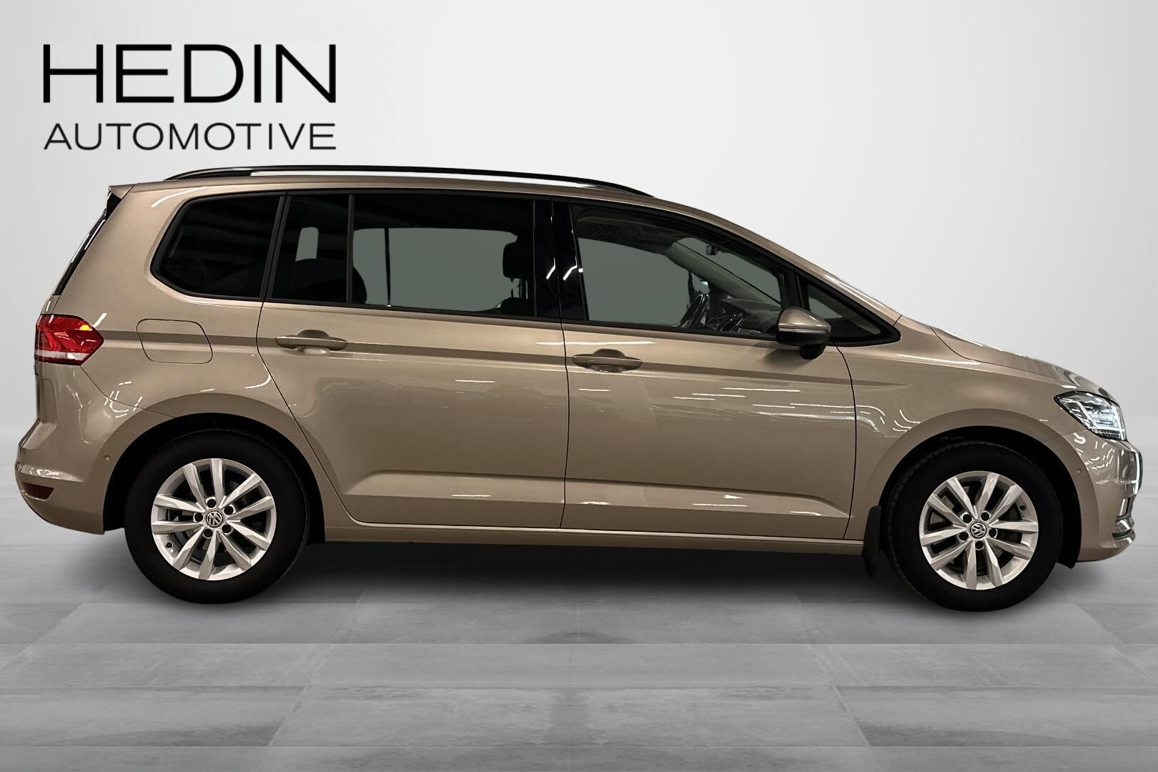 Volkswagen Touran 2017, photo 6/33