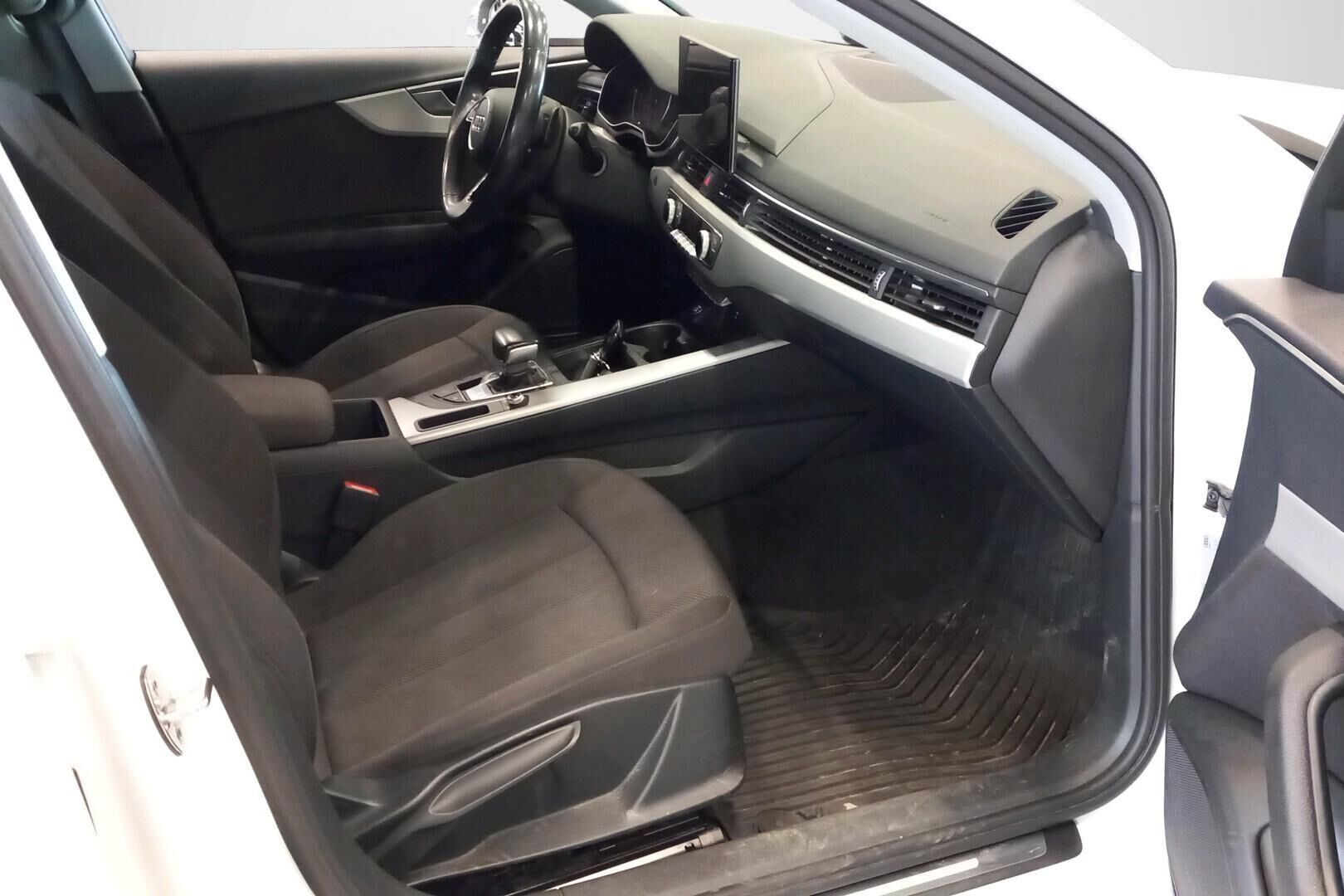 Audi A4 2020, kuva 6/17