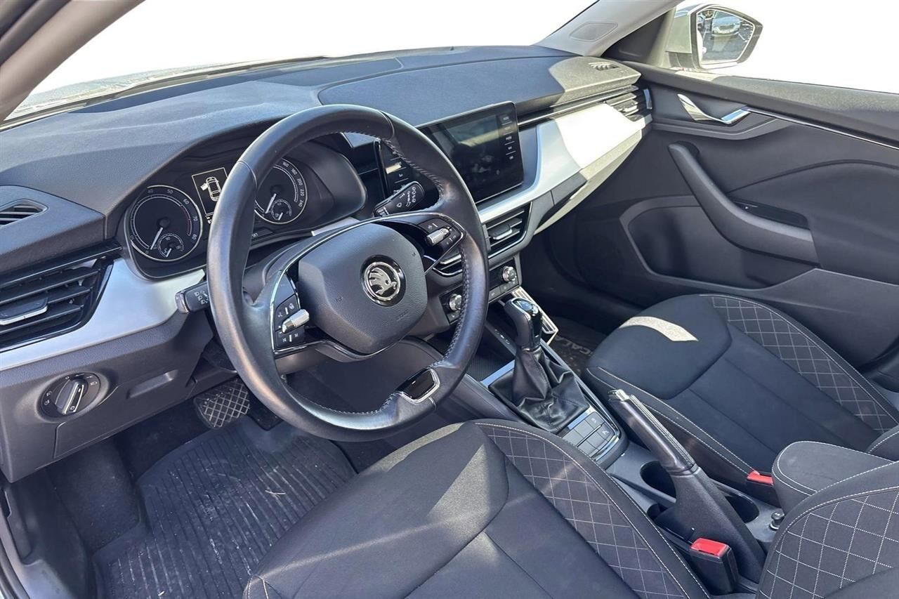 Skoda Scala 2023, photo 3/7