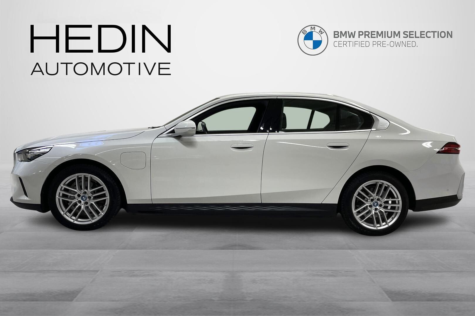 BMW 530 G60 Sedan 530e A Charged Edition 2024, kuva 7/34