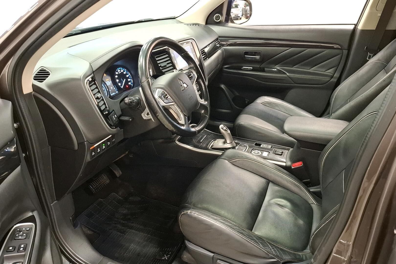 Mitsubishi Outlander PHEV Instyle 4WD 5P 2017, bild 7/36