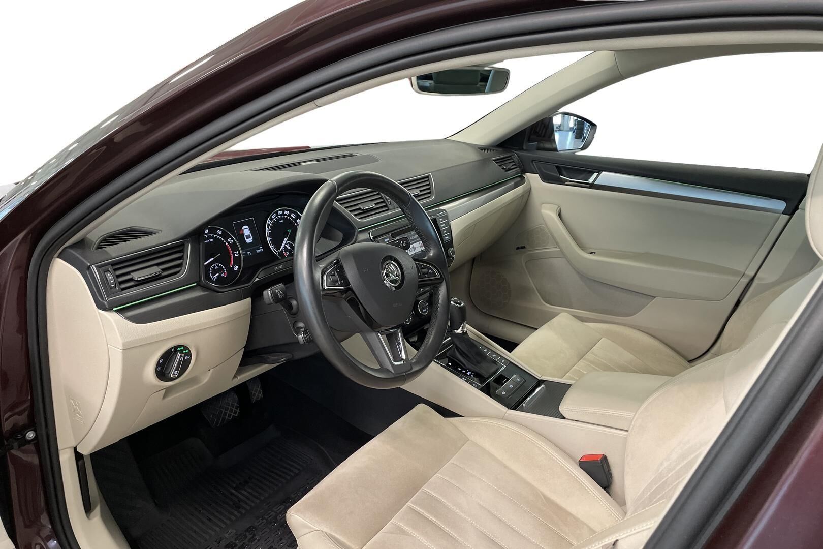 Skoda Superb 2015, kuva 7/19