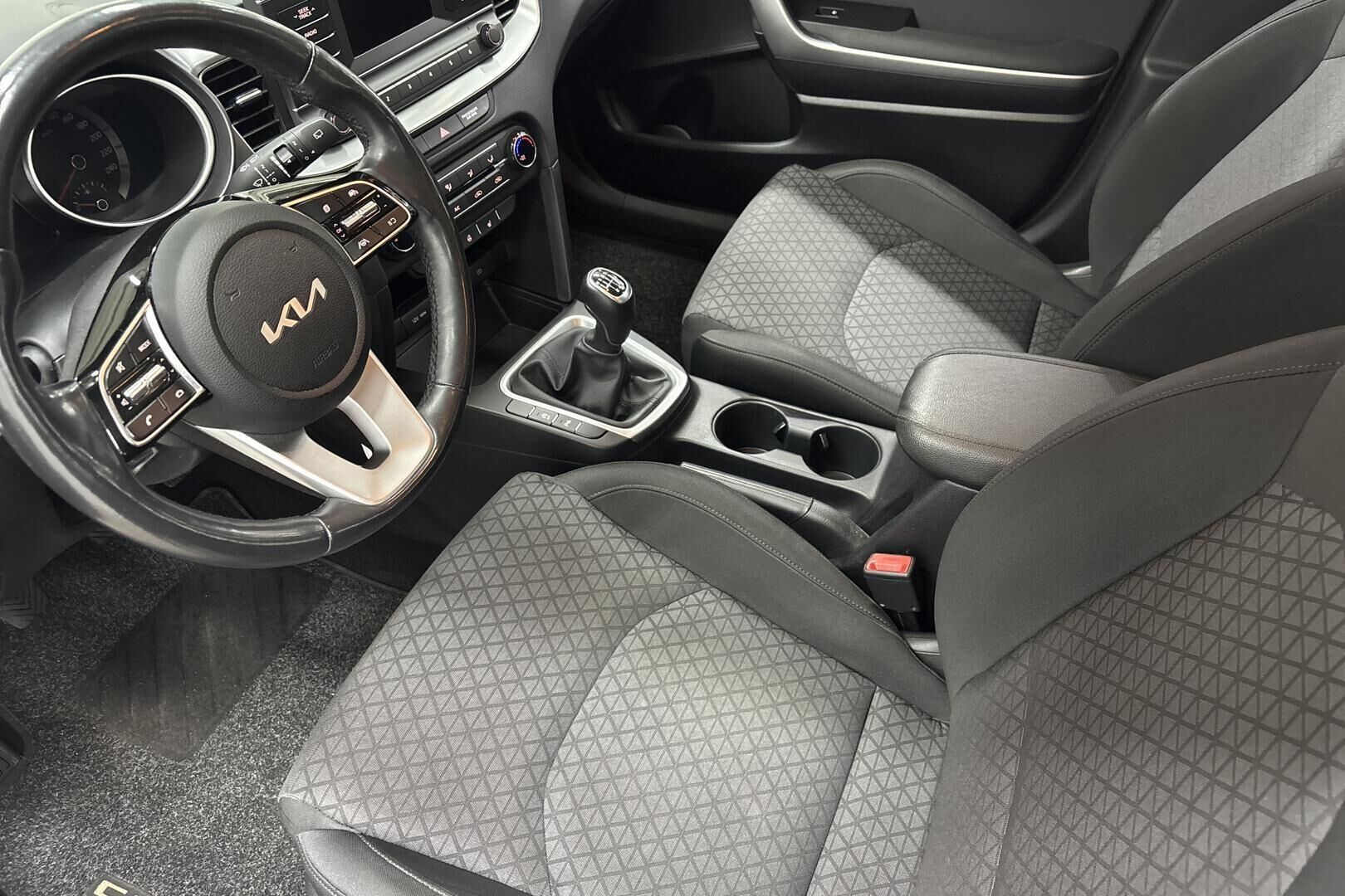 Kia Ceed 1,0 T-GDI 100hv LX SW 2022, bild 7/22