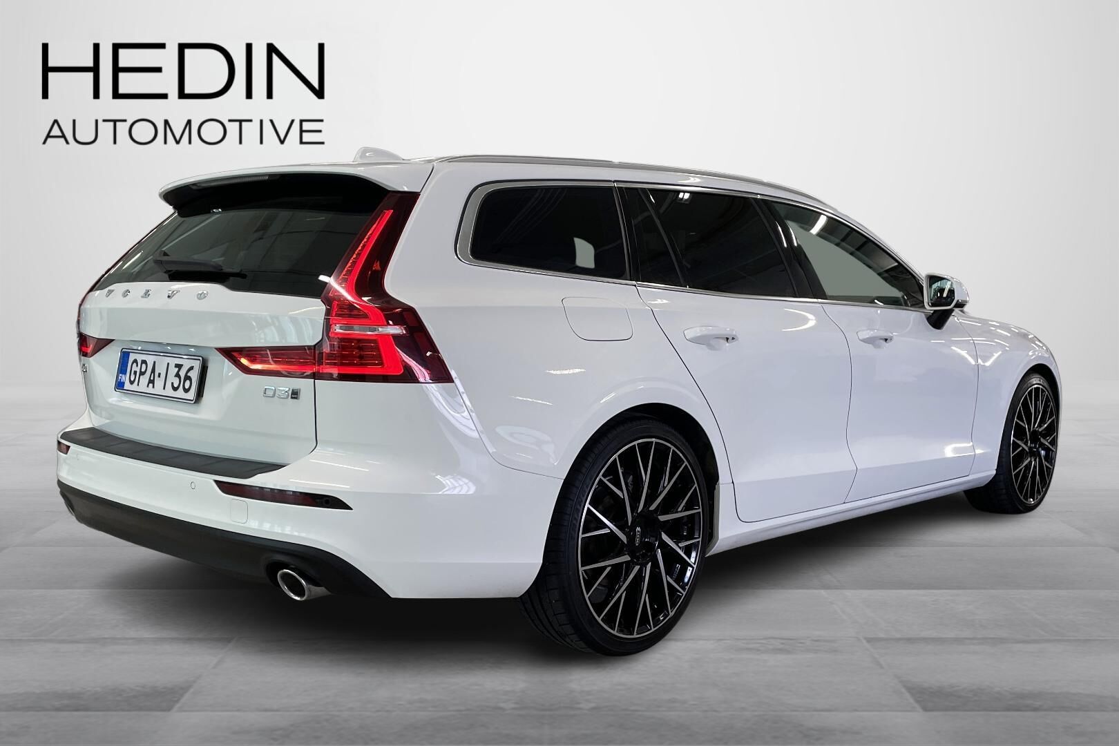Volvo V60 D3 AWD Momentum aut 2019, kuva 2/20