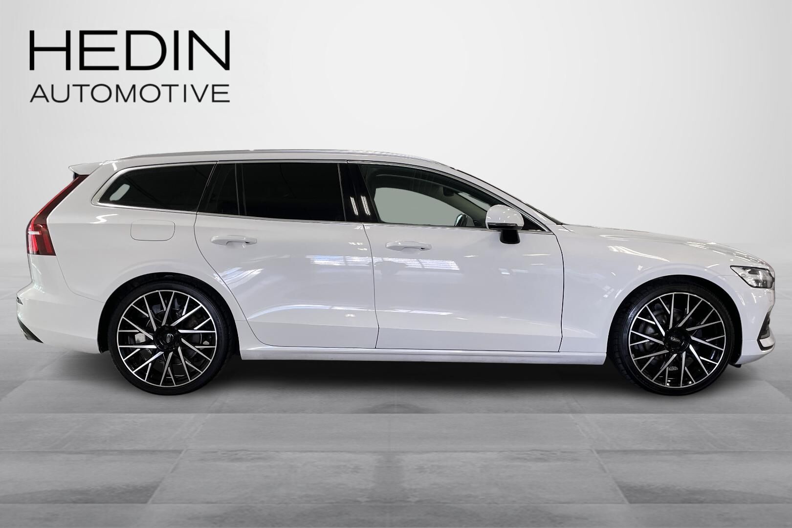 Volvo V60 D3 AWD Momentum aut 2019, kuva 6/20