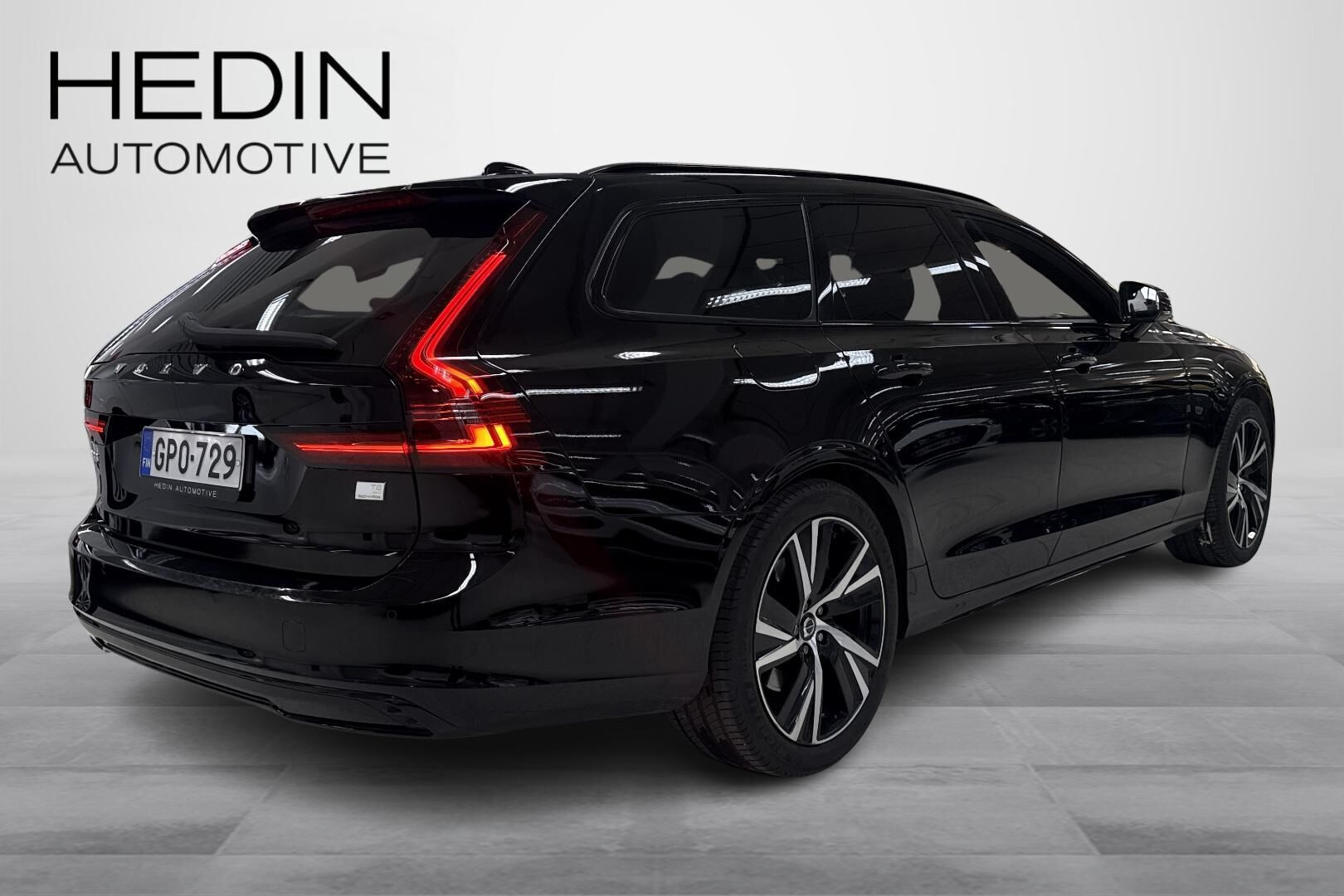 Volvo V90 T8 TwE AWD R-Design aut 2022, photo 4/26