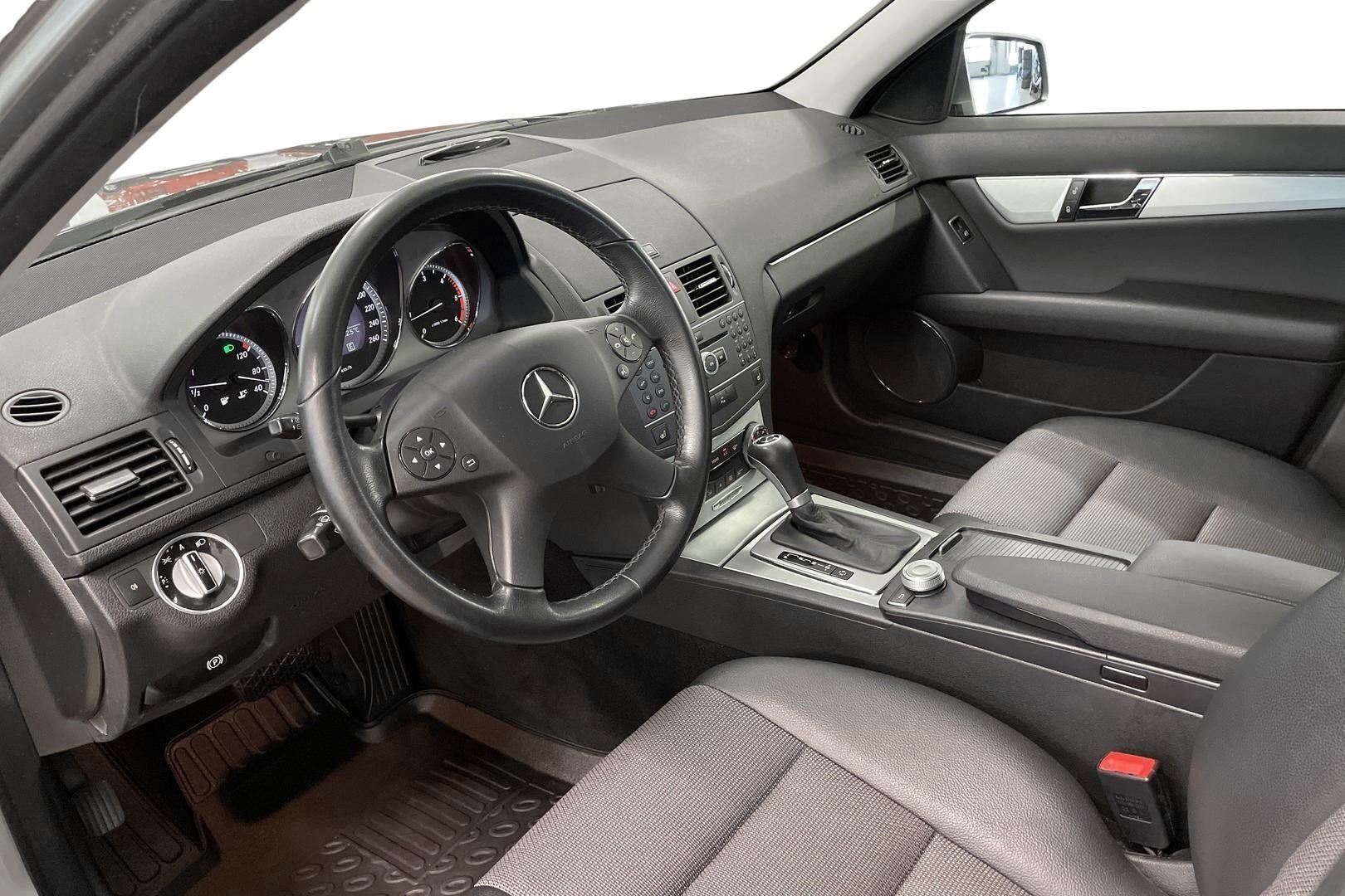 Mercedes-Benz C 2011, photo 7/19