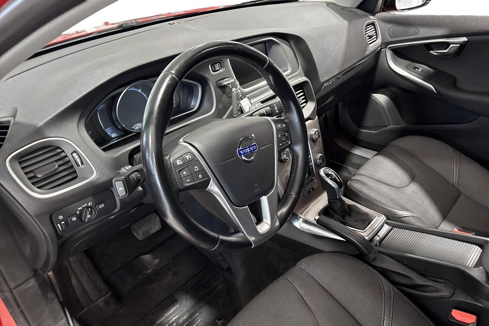 Volvo V40 Cross Country D2 Momentum aut 2015, kuva 7/19