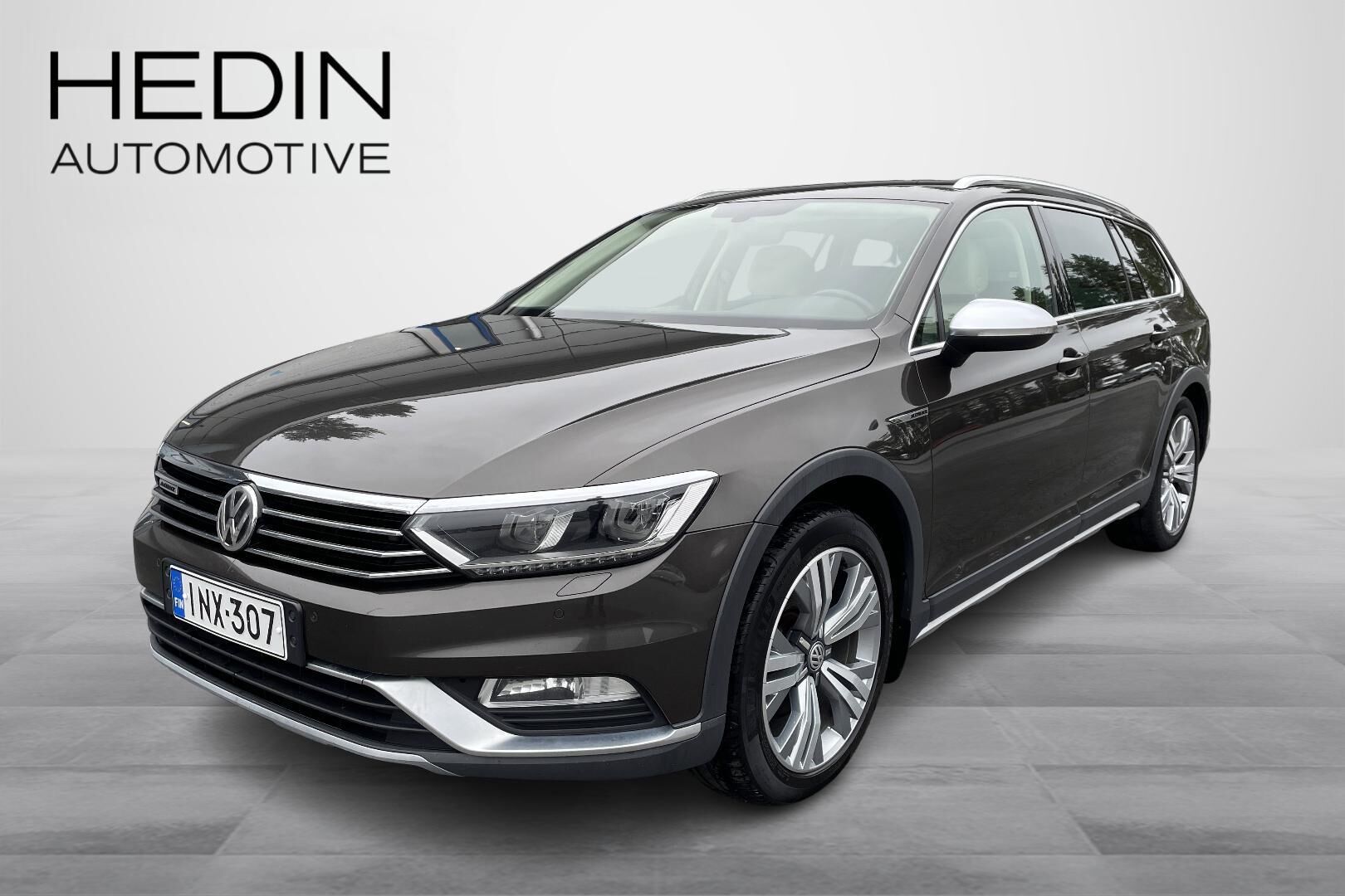 Volkswagen PASSAT - INX-307
