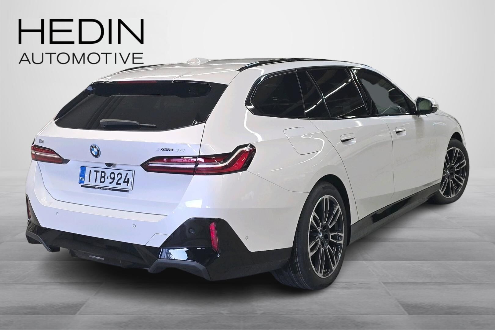 BMW i5 Touring xDrive40 Fully Charged 2026, bild 2/25