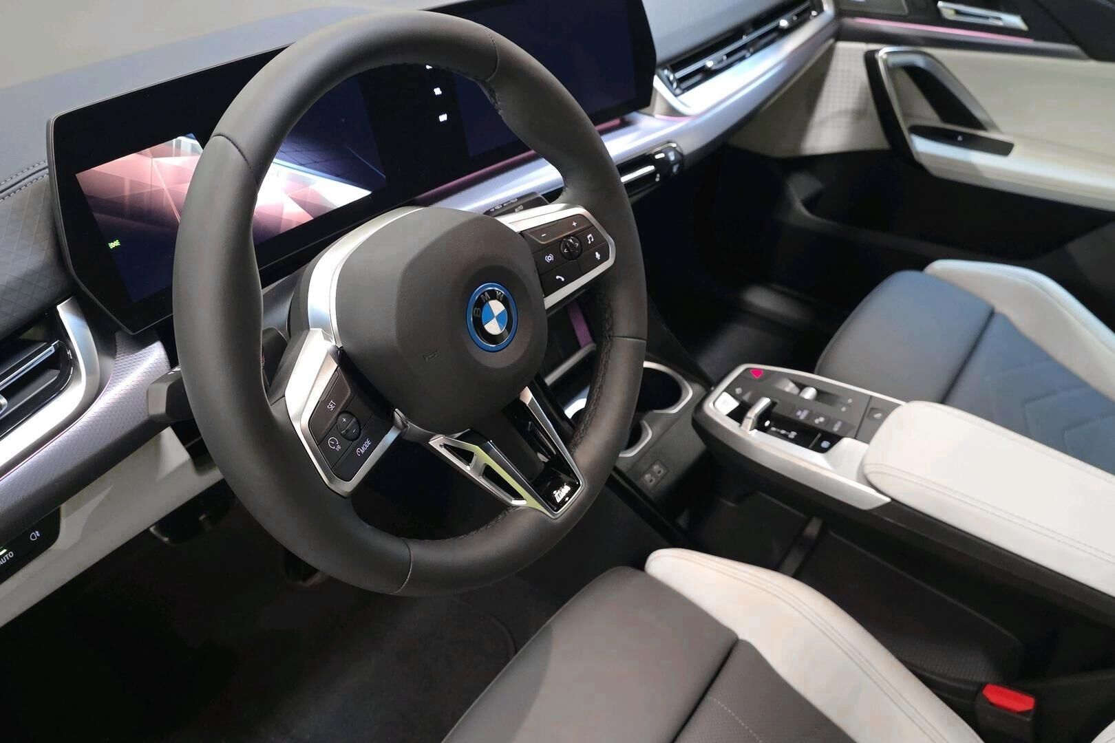 BMW iX2 U10 xDrive30 Fully Charged 2026, kuva 7/24