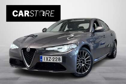 Alfa Romeo Giulia 2.0 Bensiini 200hp RWD 8AT Super Comfort // Sähköpenkit muistilla / Peruutuskamera / Adaptv. vakkari - IXZ-228