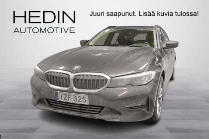 BMW 330 G21 Touring 330e xDrive A Charged Edition// Navi / Ratinlämmitys / Kaukovaloavustin // - IZF-325