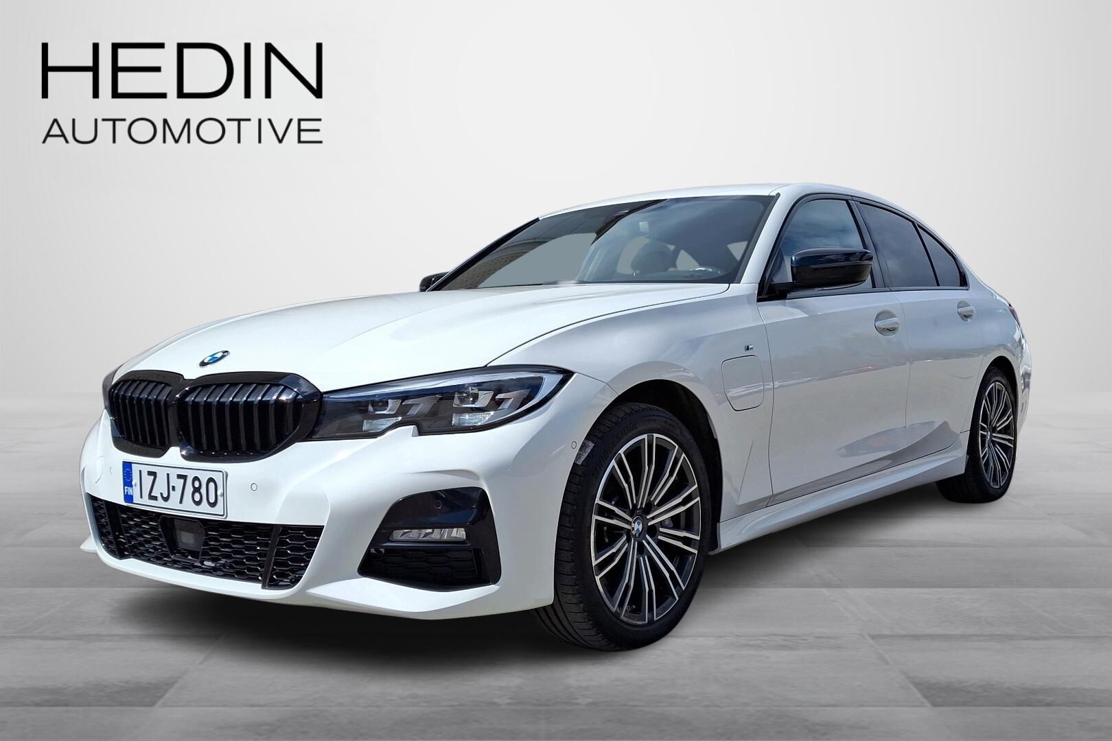 BMW 330 - IZJ-780