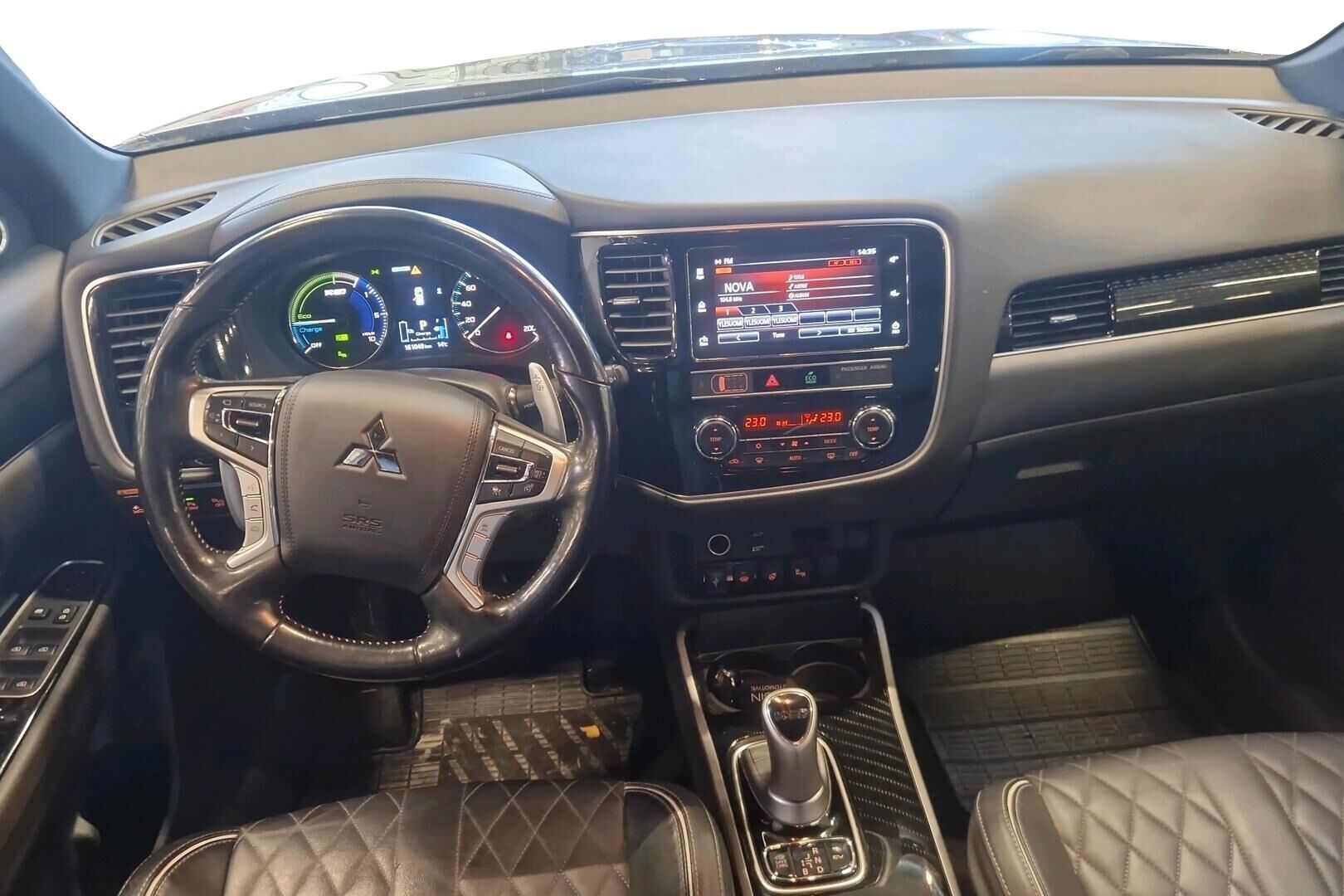 Mitsubishi Outlander PHEV Instyle 4WD 5P 2018, photo 3/15