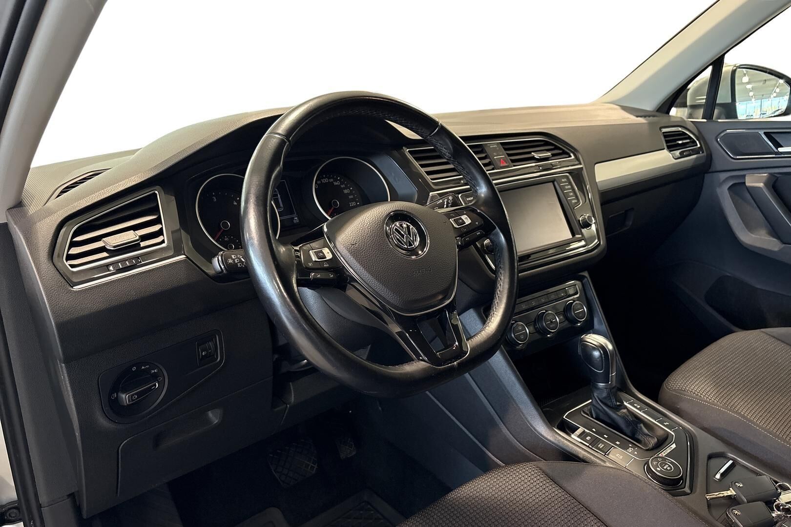 Volkswagen Tiguan 2017, bild 7/16
