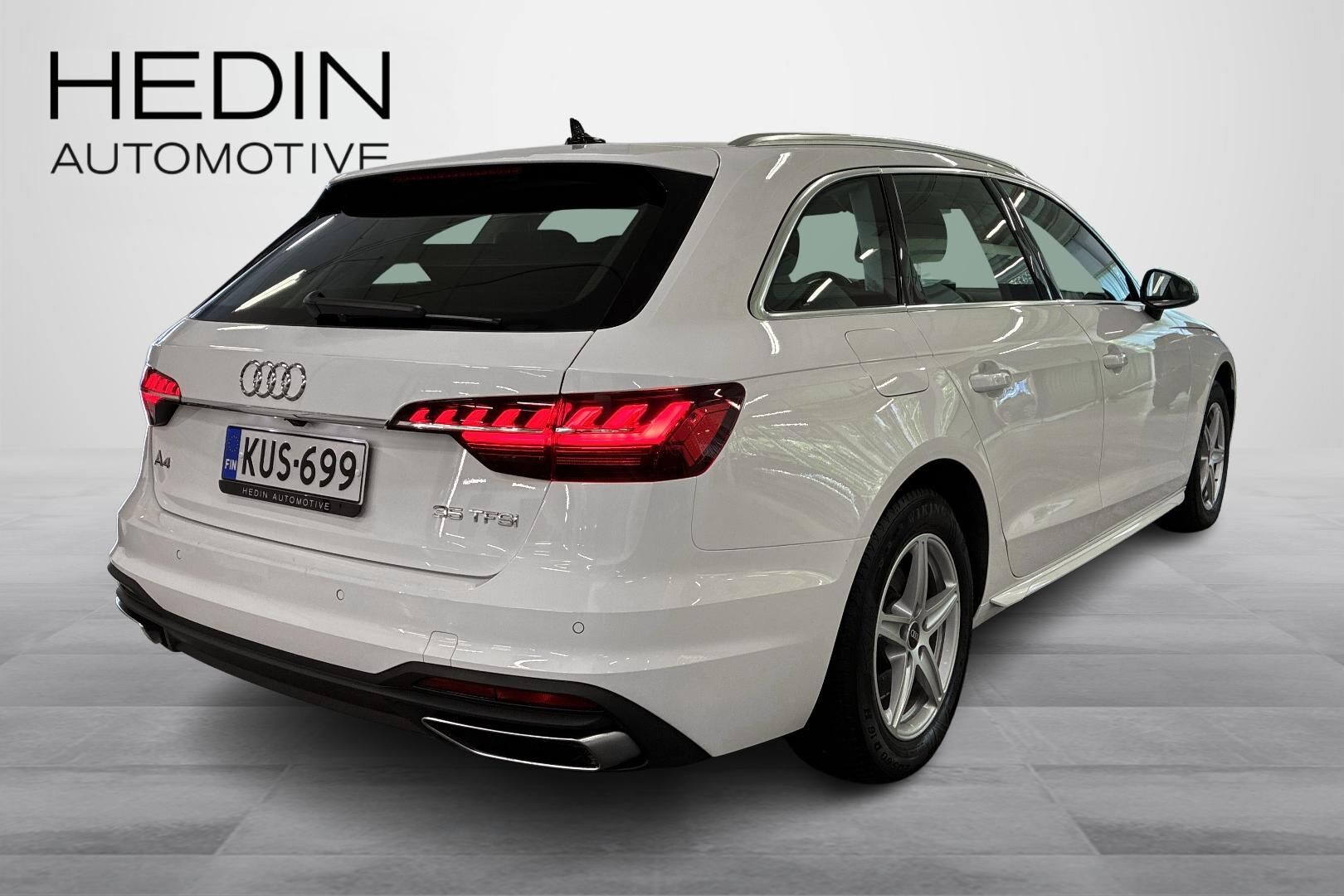 Audi A4 2022, photo 2/25