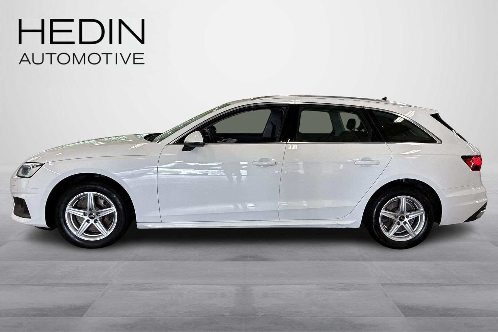 Audi A4 2022, photo 5/25