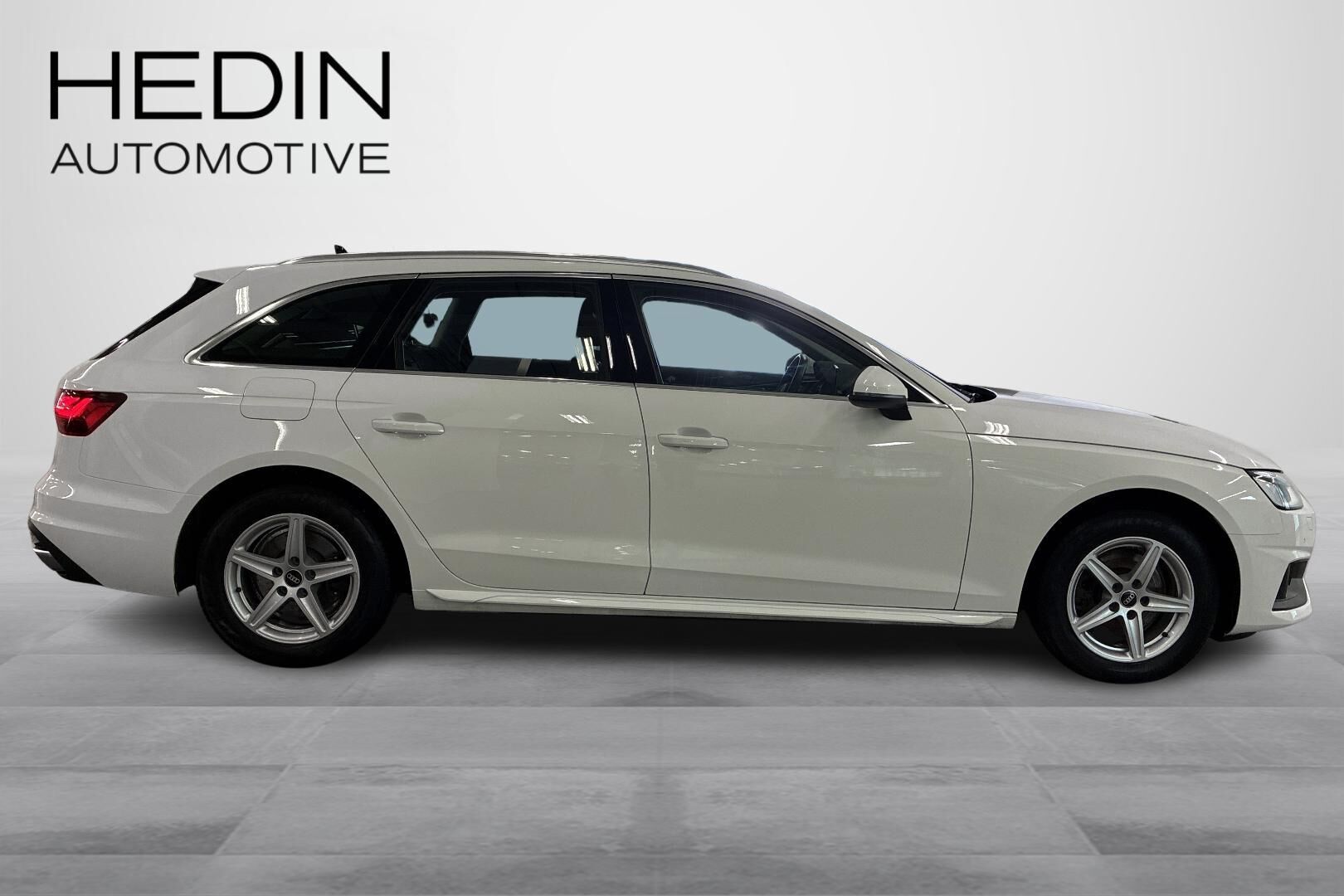 Audi A4 2022, photo 6/25