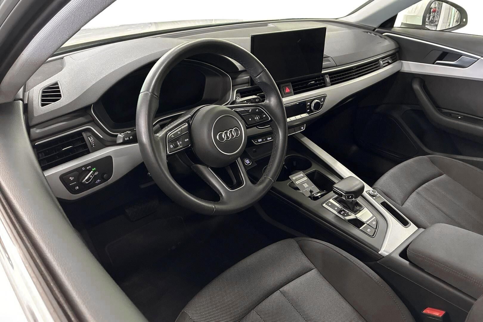 Audi A4 2022, photo 7/25