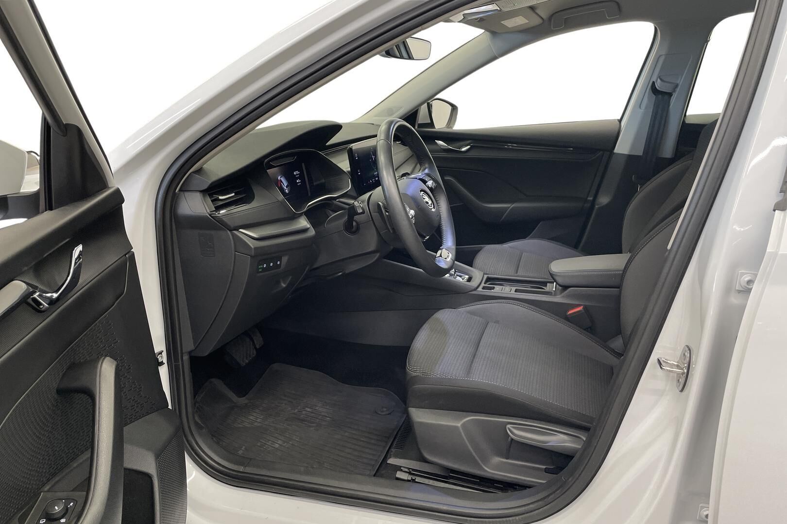 Skoda Octavia 2023, photo 7/18