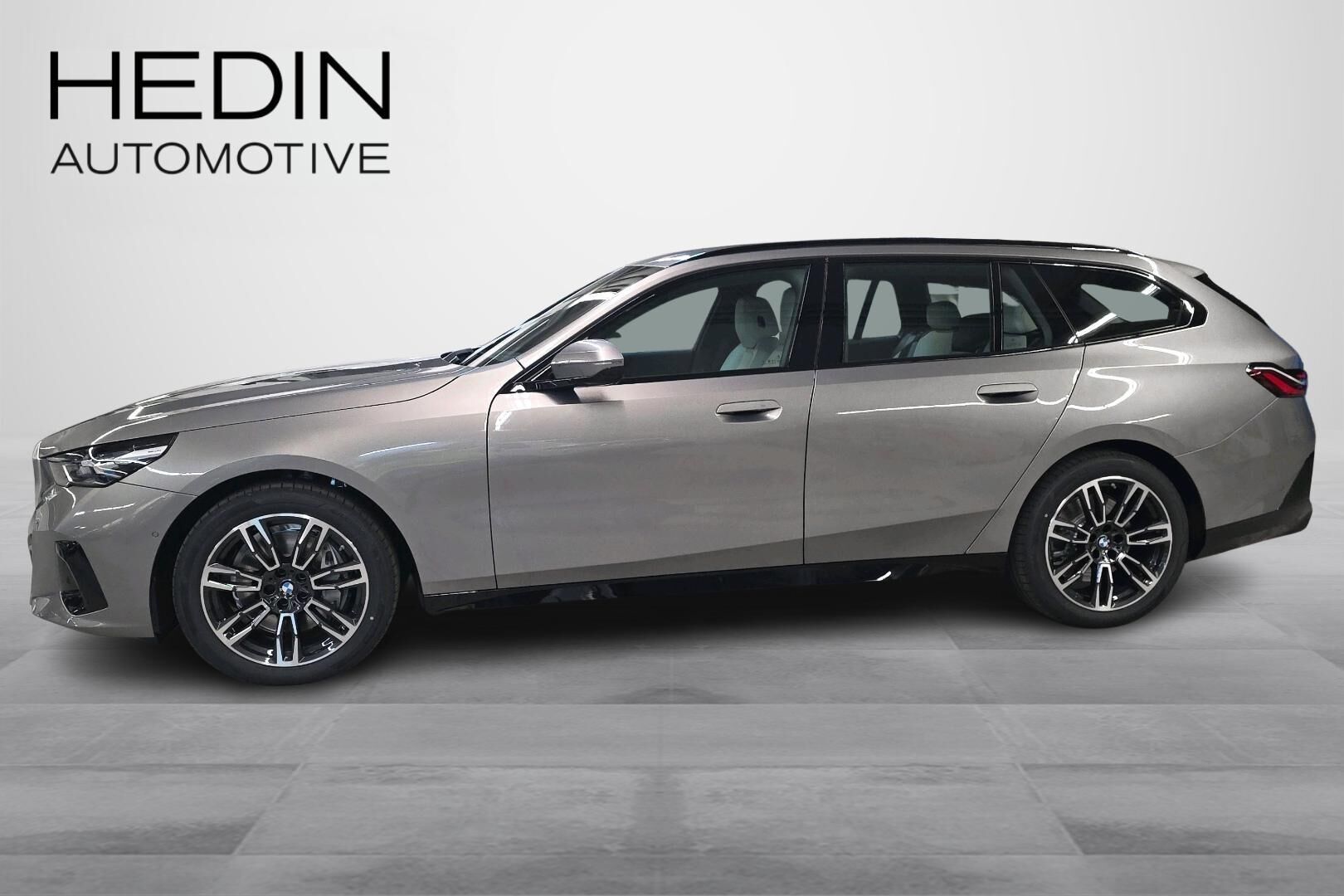 BMW i5 Touring xDrive40 M Sport 2026, photo 5/24