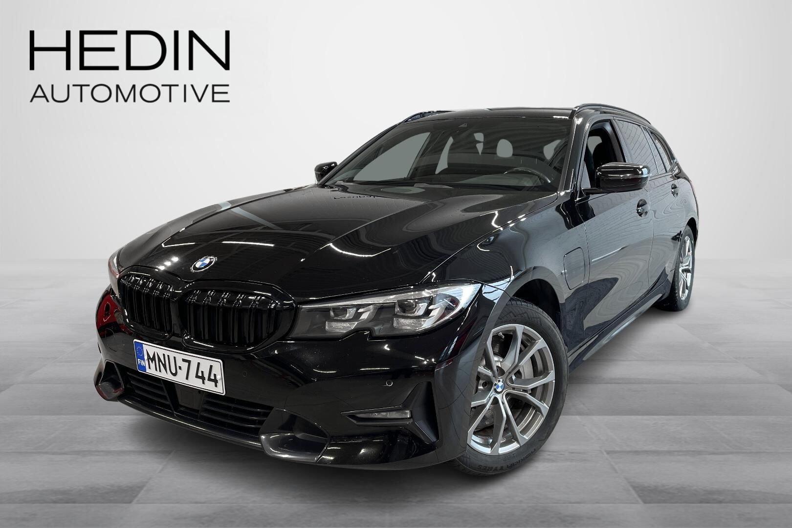 BMW 330 - MNU-744